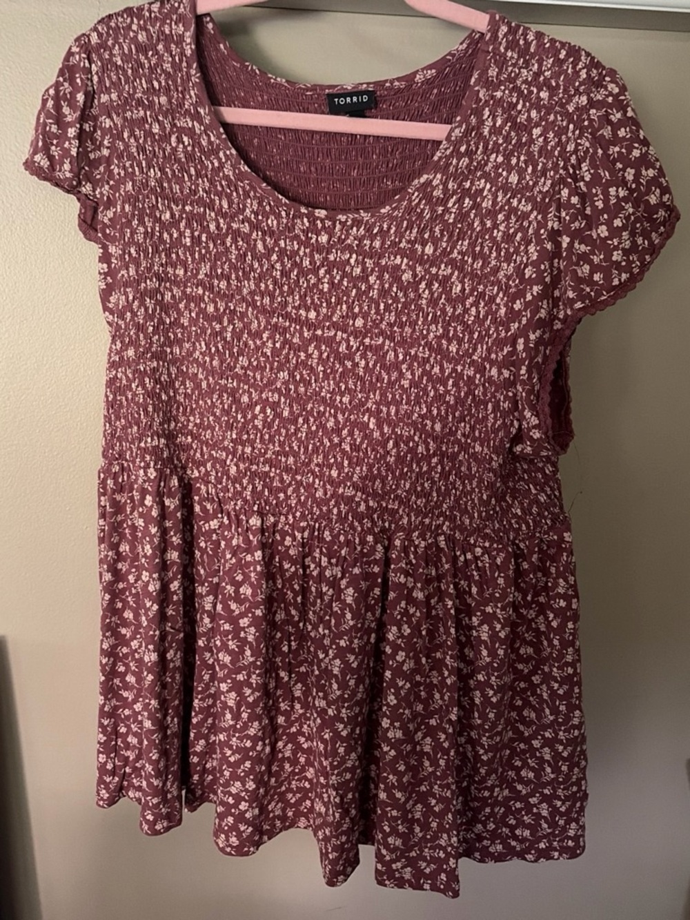 torrid mauve ditsy floral smocked peplum top